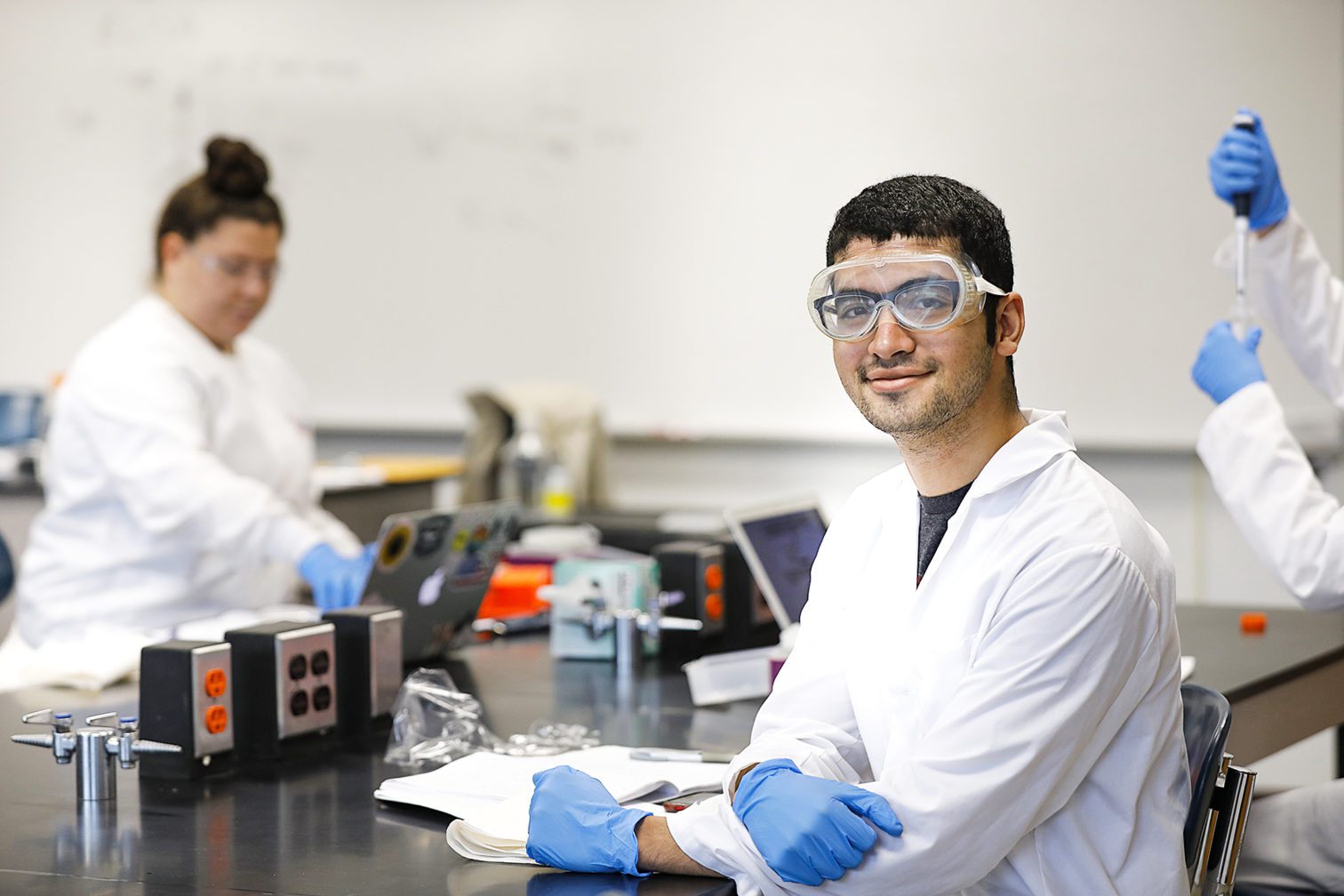 A male and female student working in a lab.