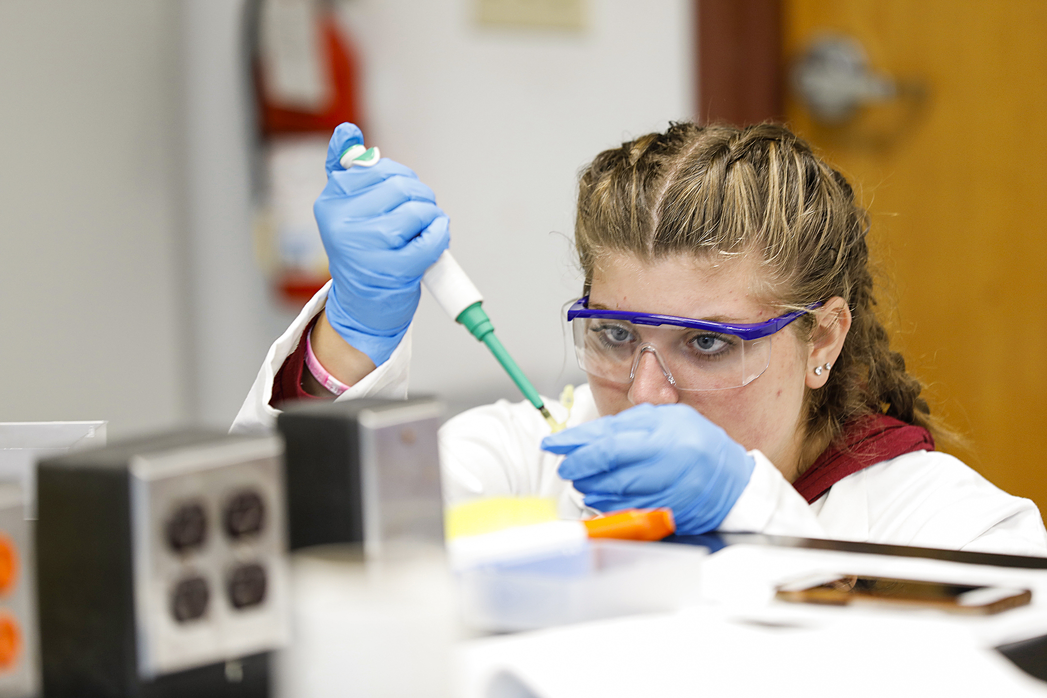A female student working on an experiment in the biology lab.